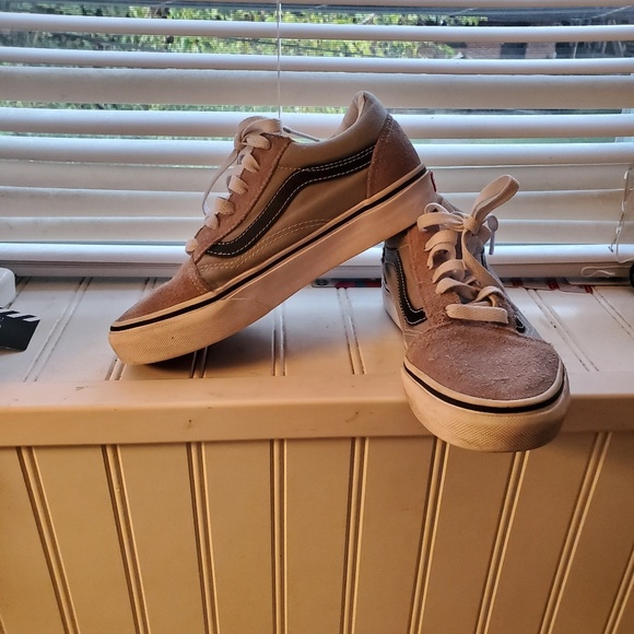 Vans - Picture 2 of 4